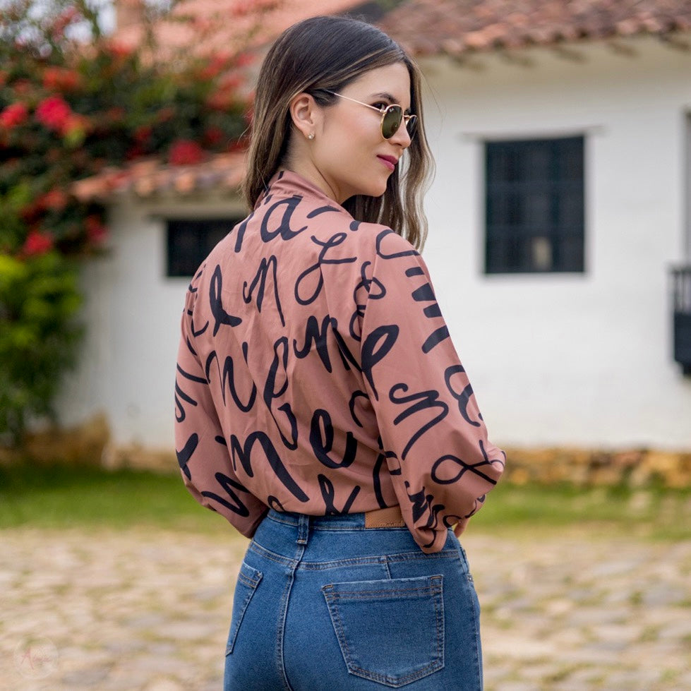 Blusa café moño