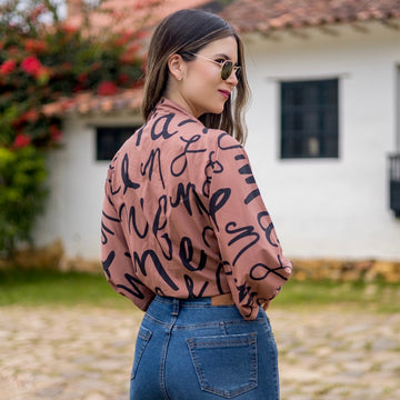 Blusa café moño