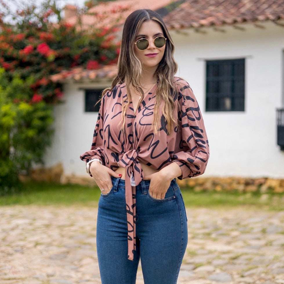 Blusa café moño