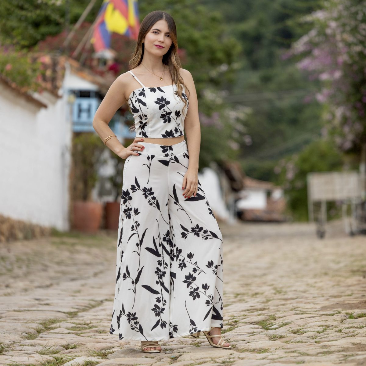 Pantalon blanco flores