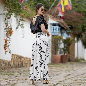 Pantalon blanco flores + Blusa negra