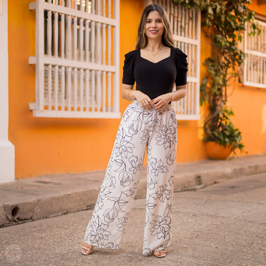 Pantalón Blanco con flores negras + Blusa negra