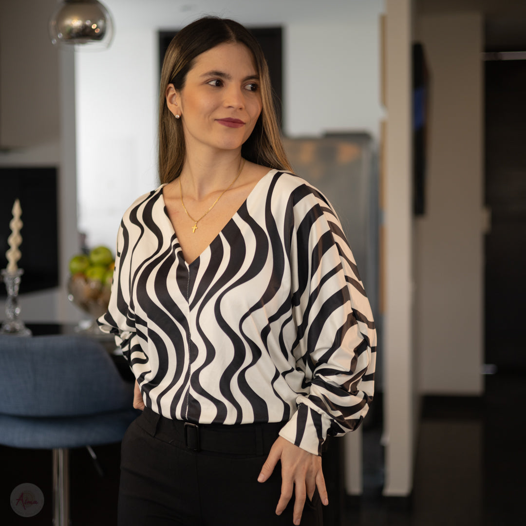 Blusa líneas negras+ Pantalón cinturón