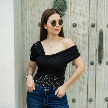 Blusa Negra Ojalillo