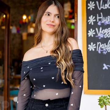 Blusa Negra Velo de Corazones