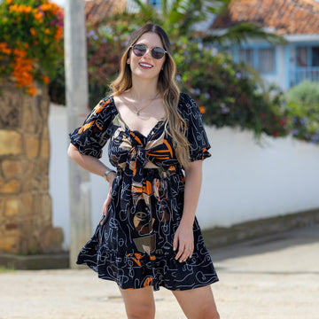 vestido negro con caras