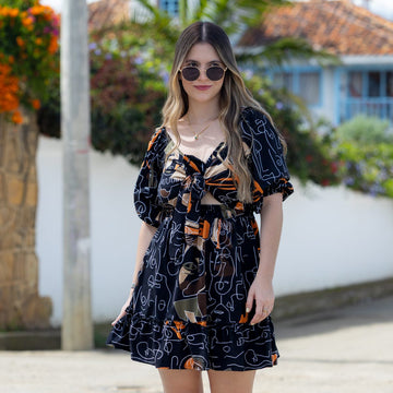 vestido negro con caras