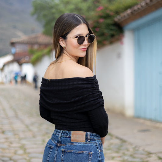 Blusa Negra Cuello Bandeja