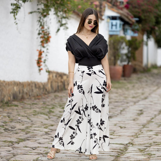 Pantalon blanco flores + Blusa negra