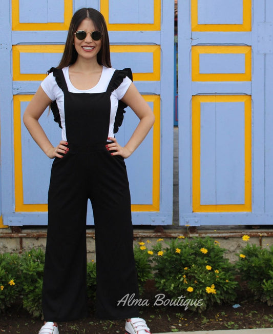Enterizo Negro Arandelas en los Hombros + Camisa Blanca