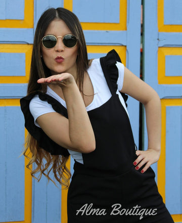 Enterizo Negro Arandelas en los Hombros + Camisa Blanca