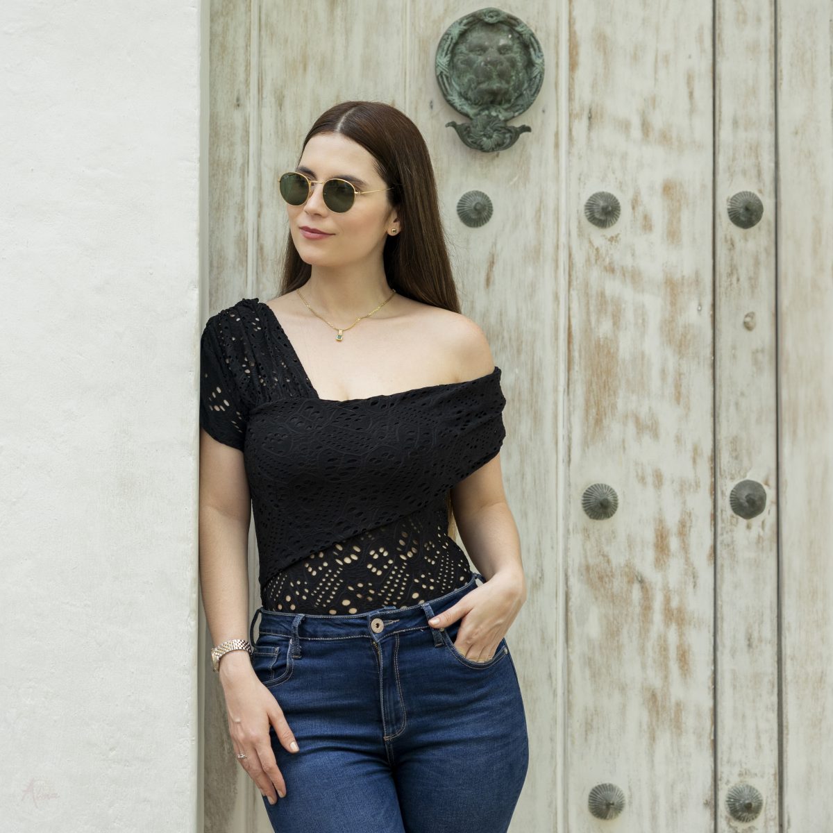 Blusa blonda negra