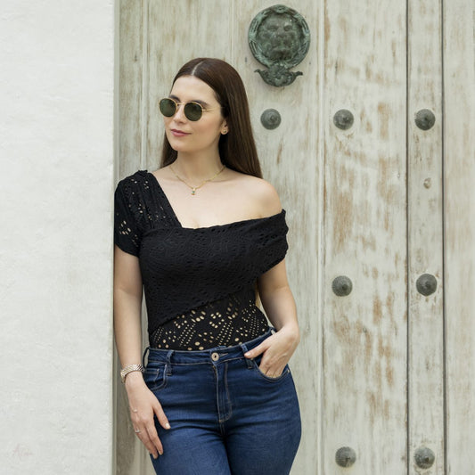 Blusa blonda negra
