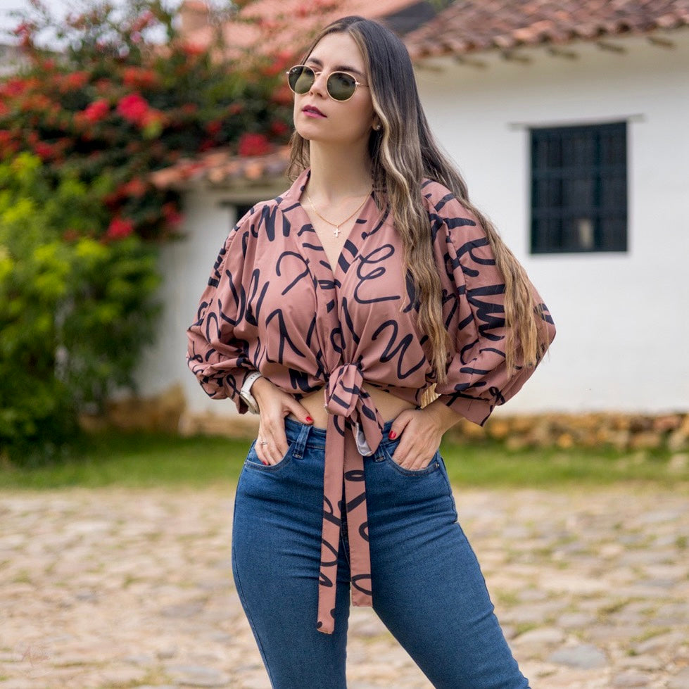 Blusa café moño