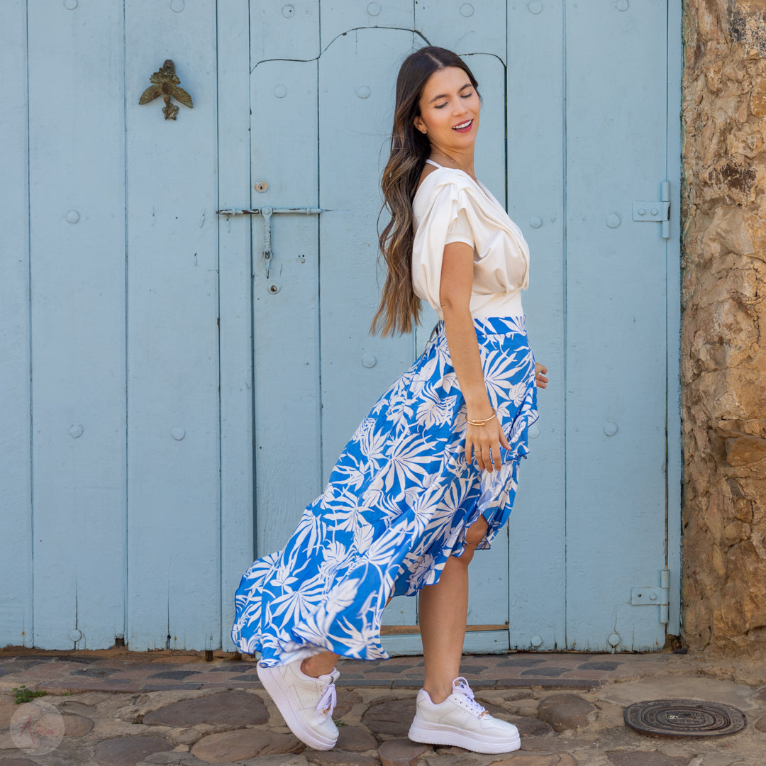 Falda larga azul flores+ Blusa blanca