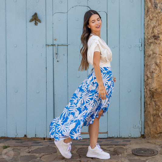 Falda larga azul flores+ Blusa blanca