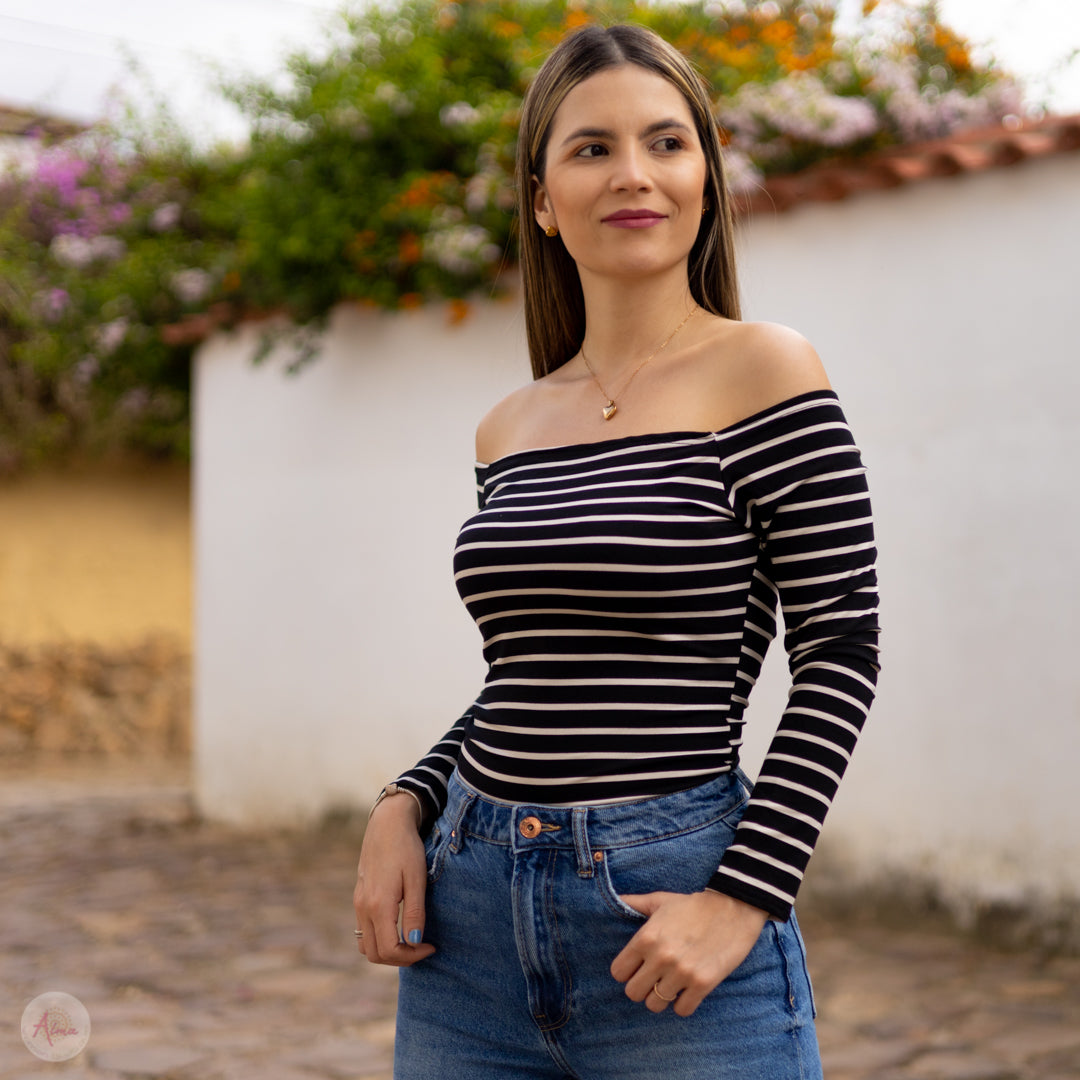Blusa negra rayas blancas