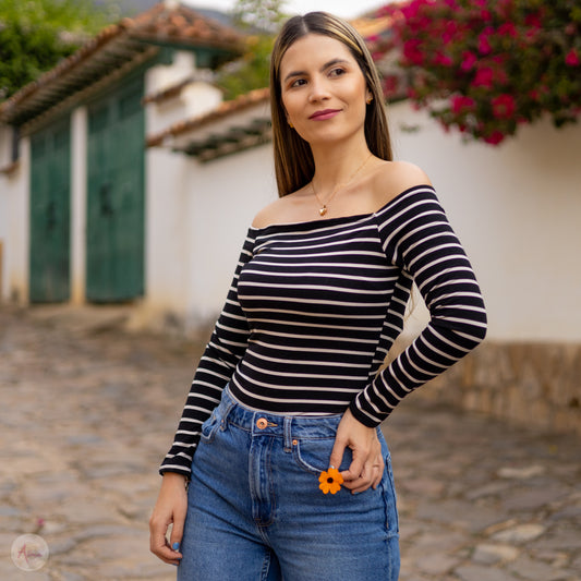 Blusa negra rayas blancas