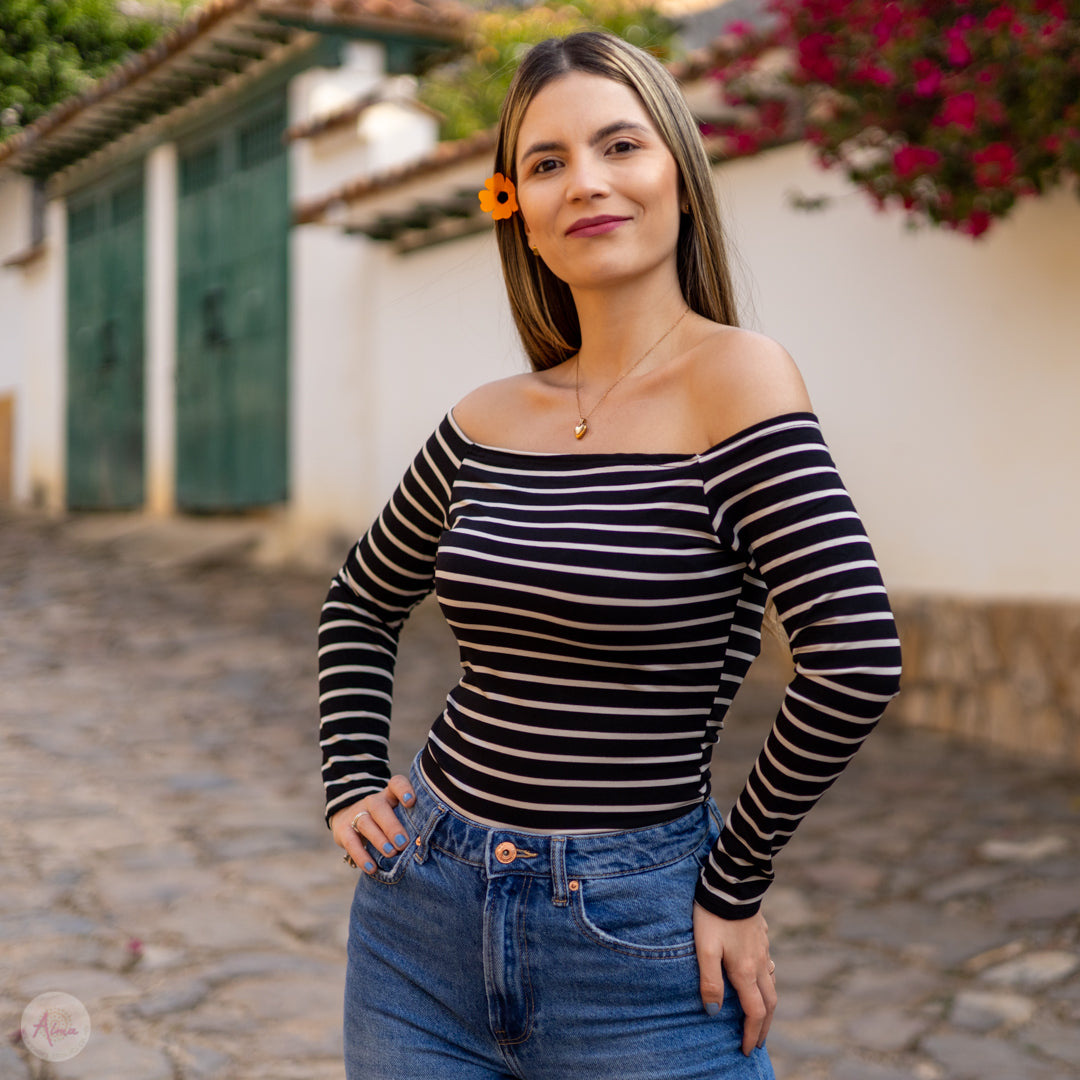 Blusa negra rayas blancas