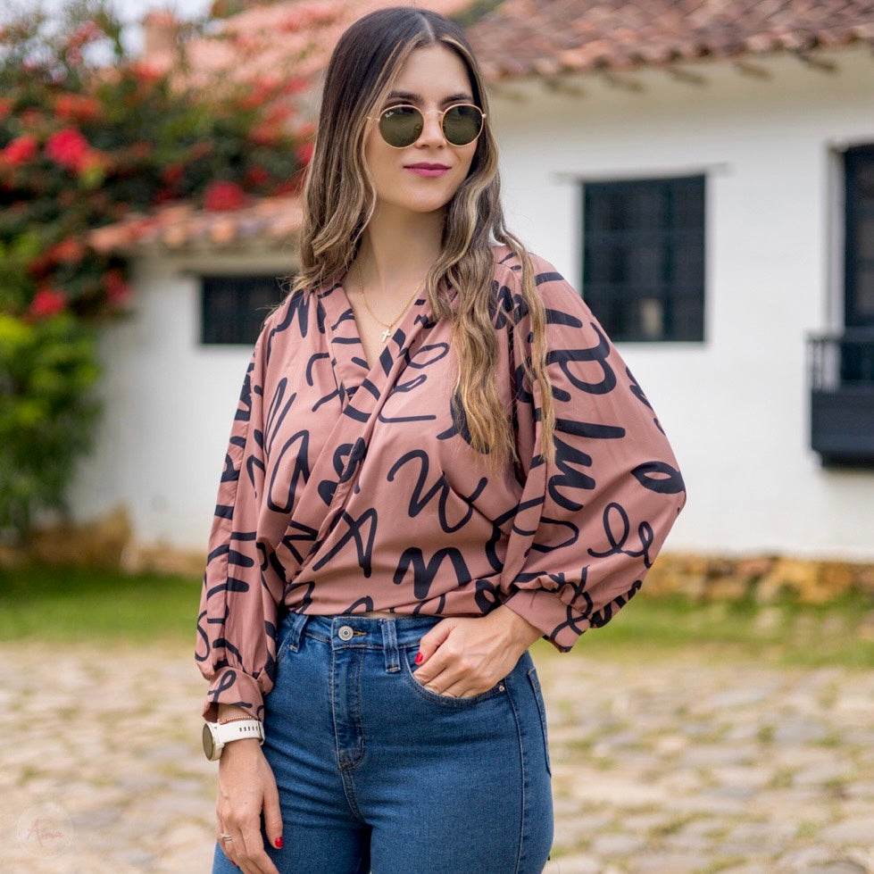 Blusa café moño