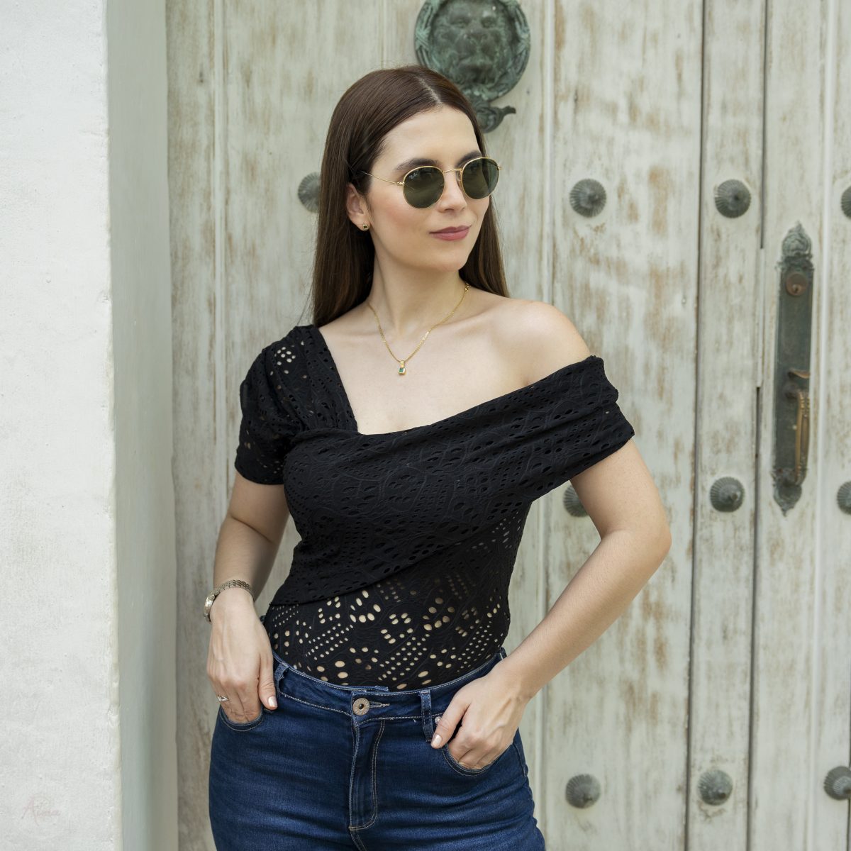 Blusa blonda negra