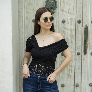 Blusa blonda negra