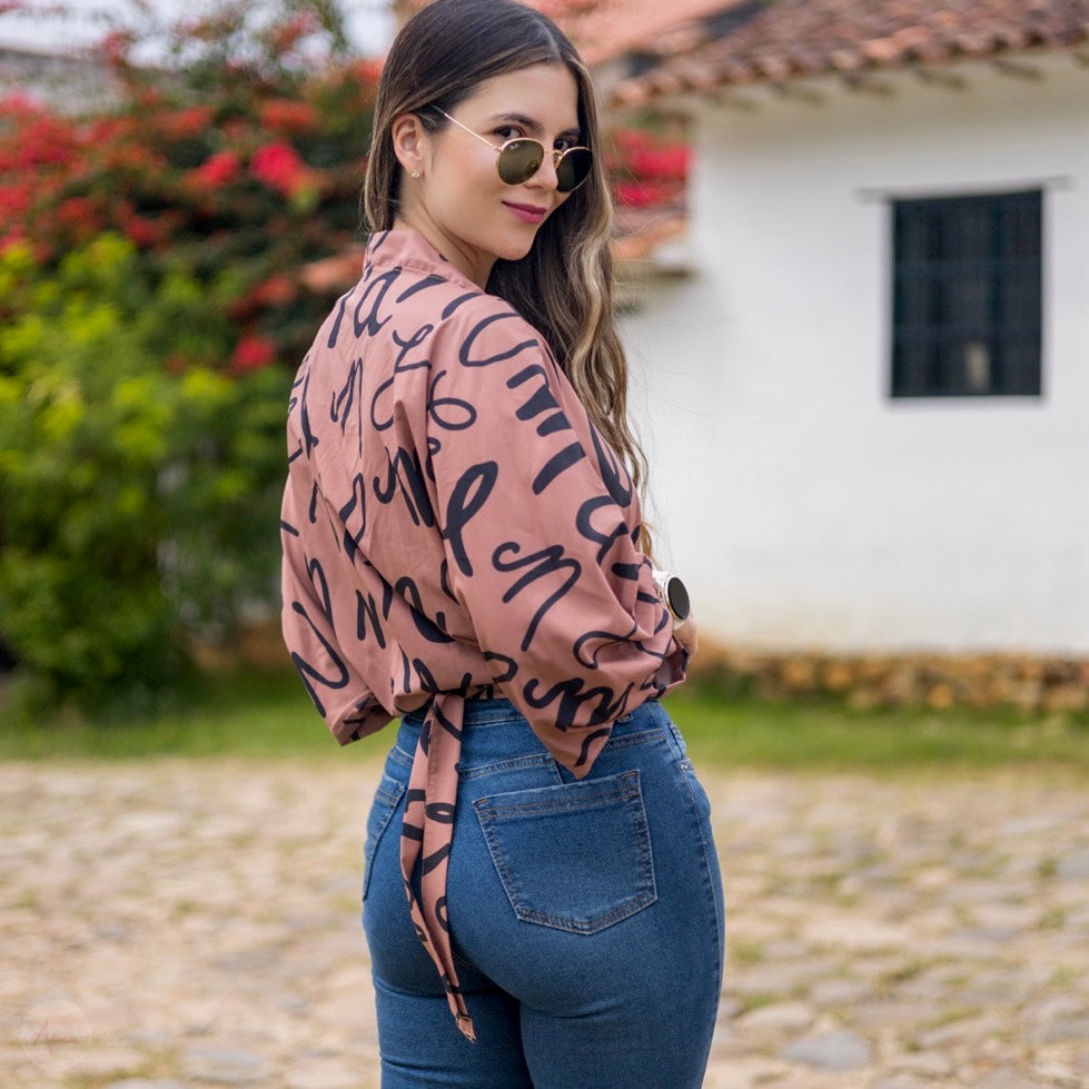 Blusa café moño