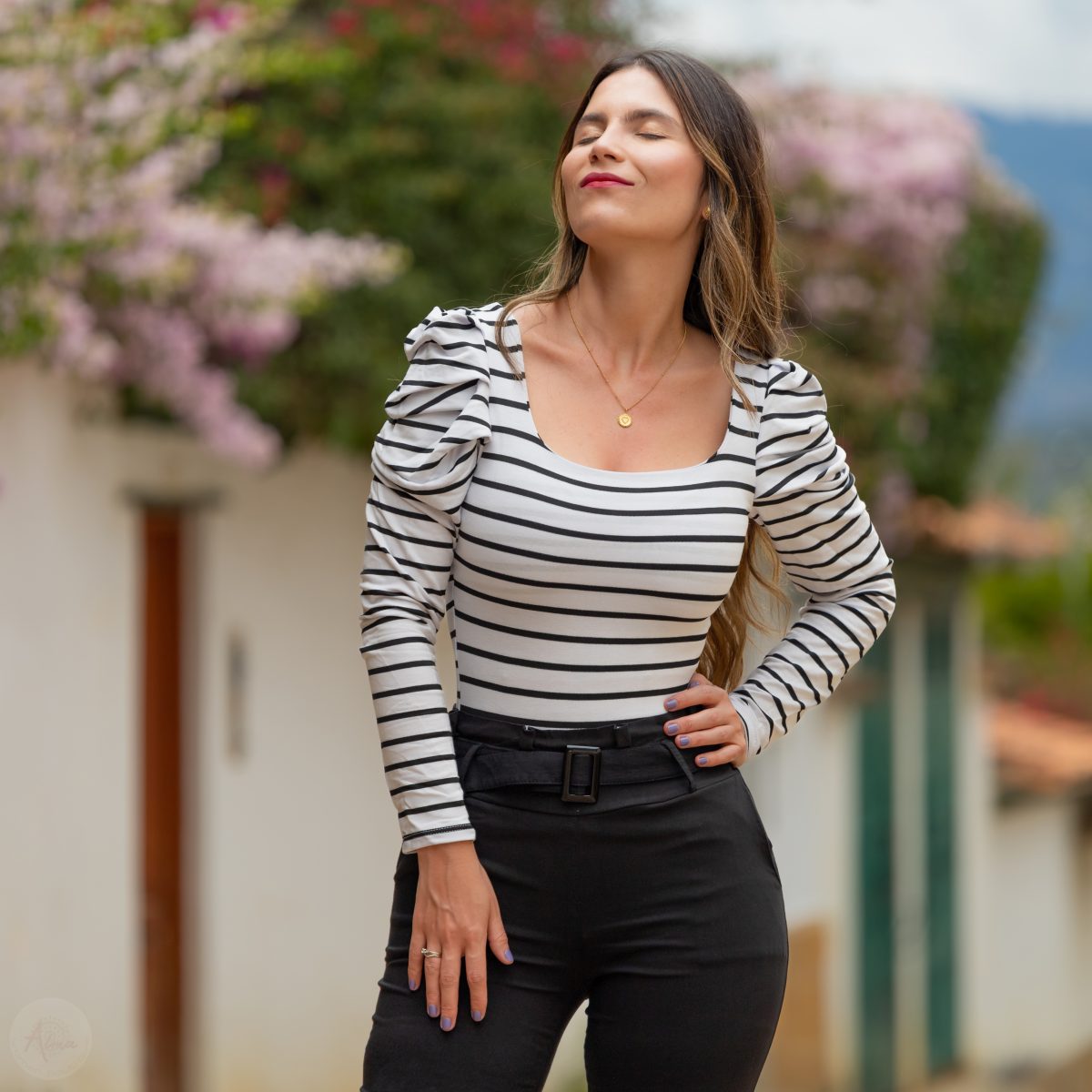 Blusa balnca rayas negras manga prensada