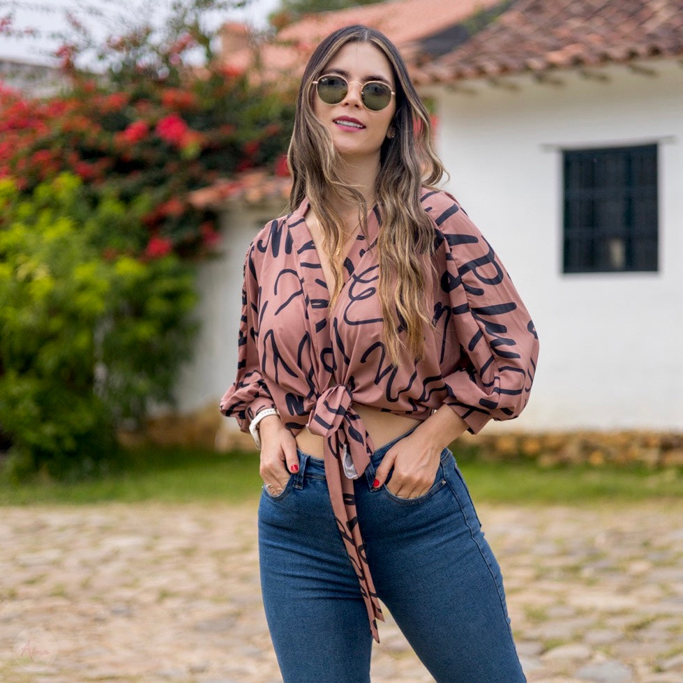 Blusa café moño
