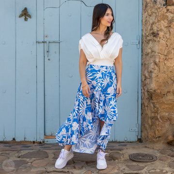 Falda larga azul flores+ Blusa blanca