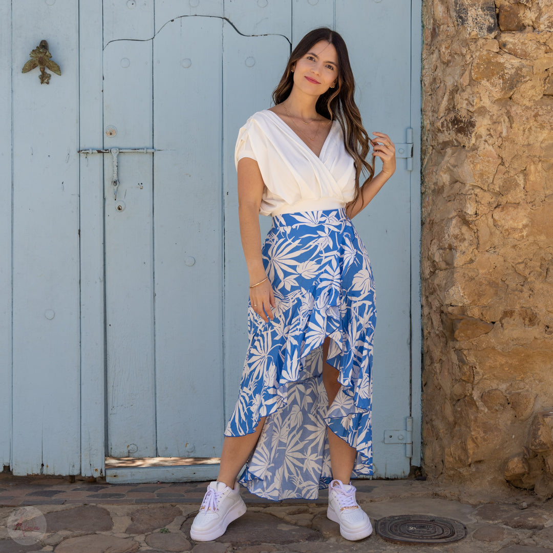 Falda larga azul flores+ Blusa blanca