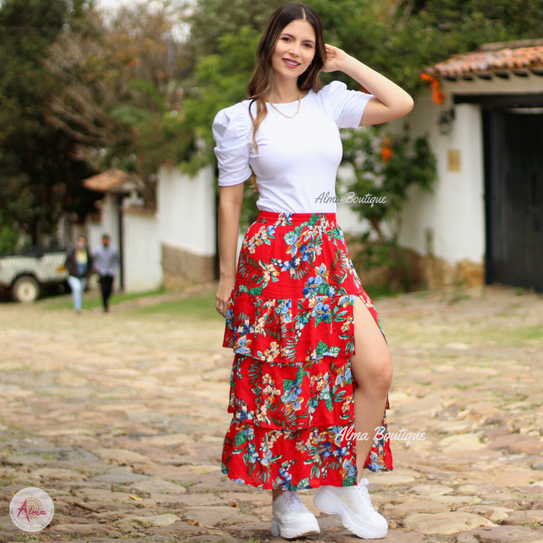 blusa blanca + falda roja flores