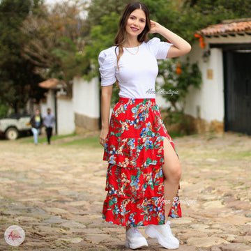 blusa blanca + falda roja flores