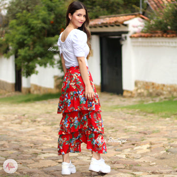blusa blanca + falda roja flores