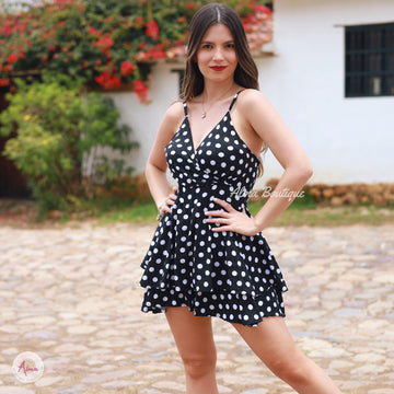 Vestido negro pepas