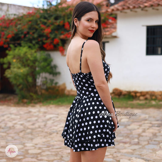 Vestido negro pepas