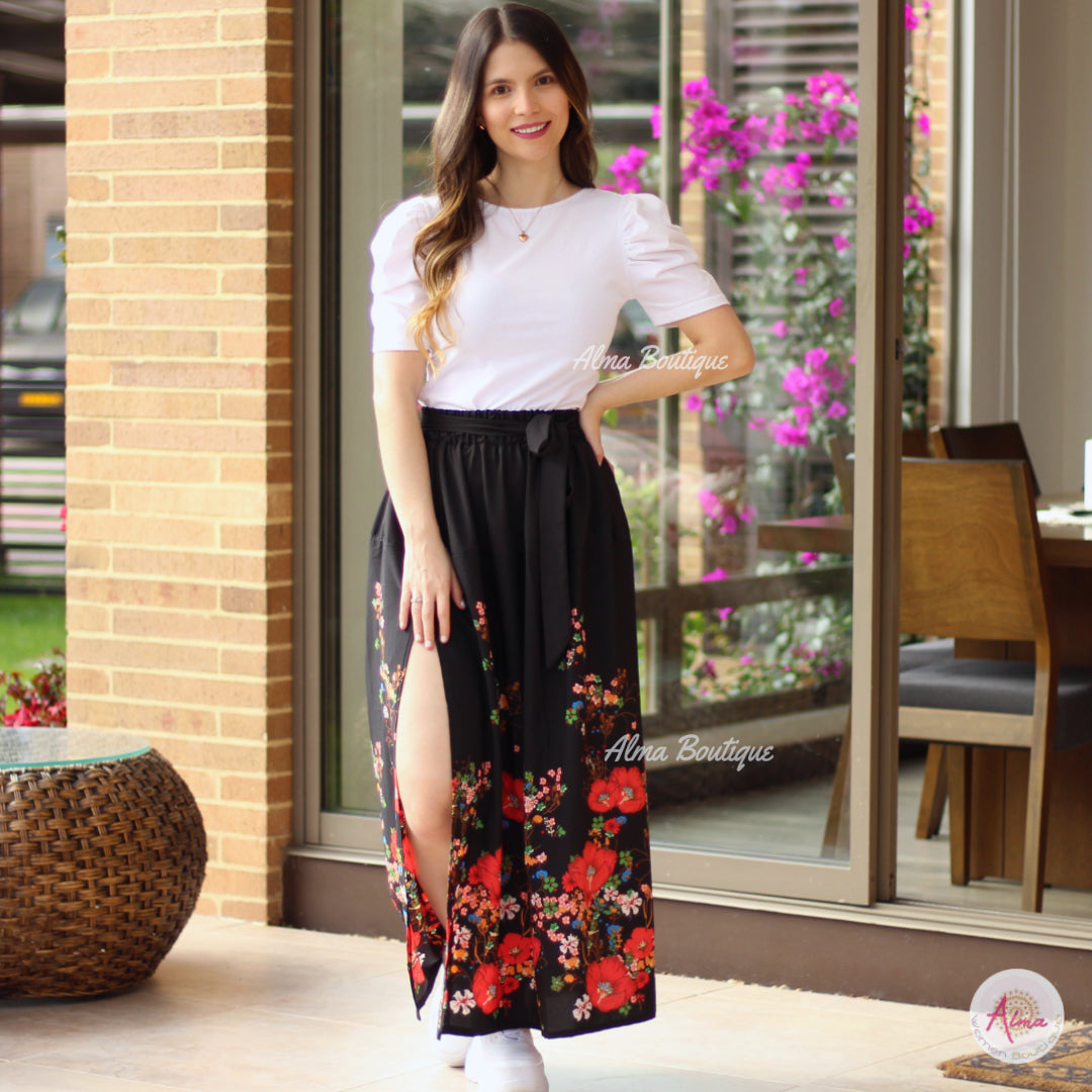 Blusa Blanca + Falda Larga flor Roja