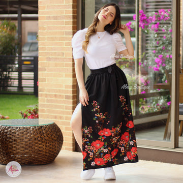 Blusa Blanca + Falda Larga flor Roja